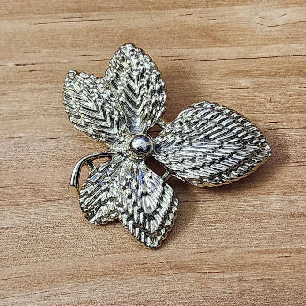 Vintage Gerrys Gold Leaf Brooch